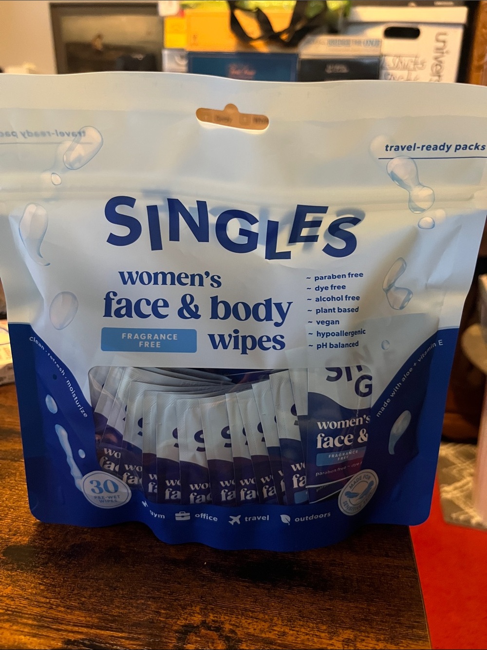 Single Women's Face & Body Wipes – White & Blue Pack